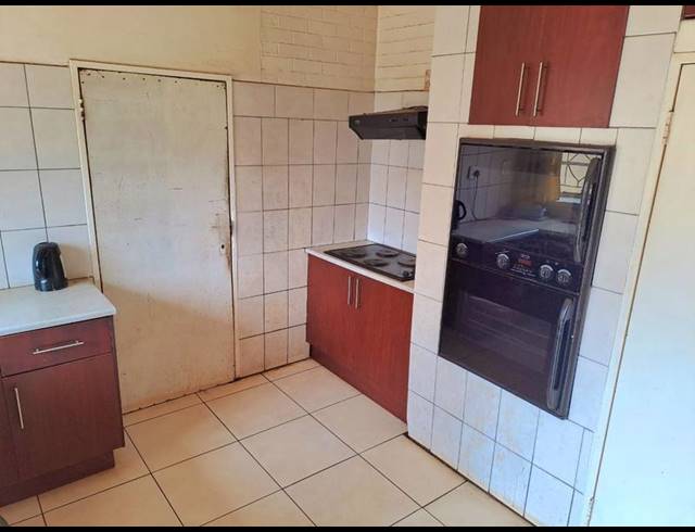 3 BEDROOM HOUSE FOR SALE IN RHODESFIELD